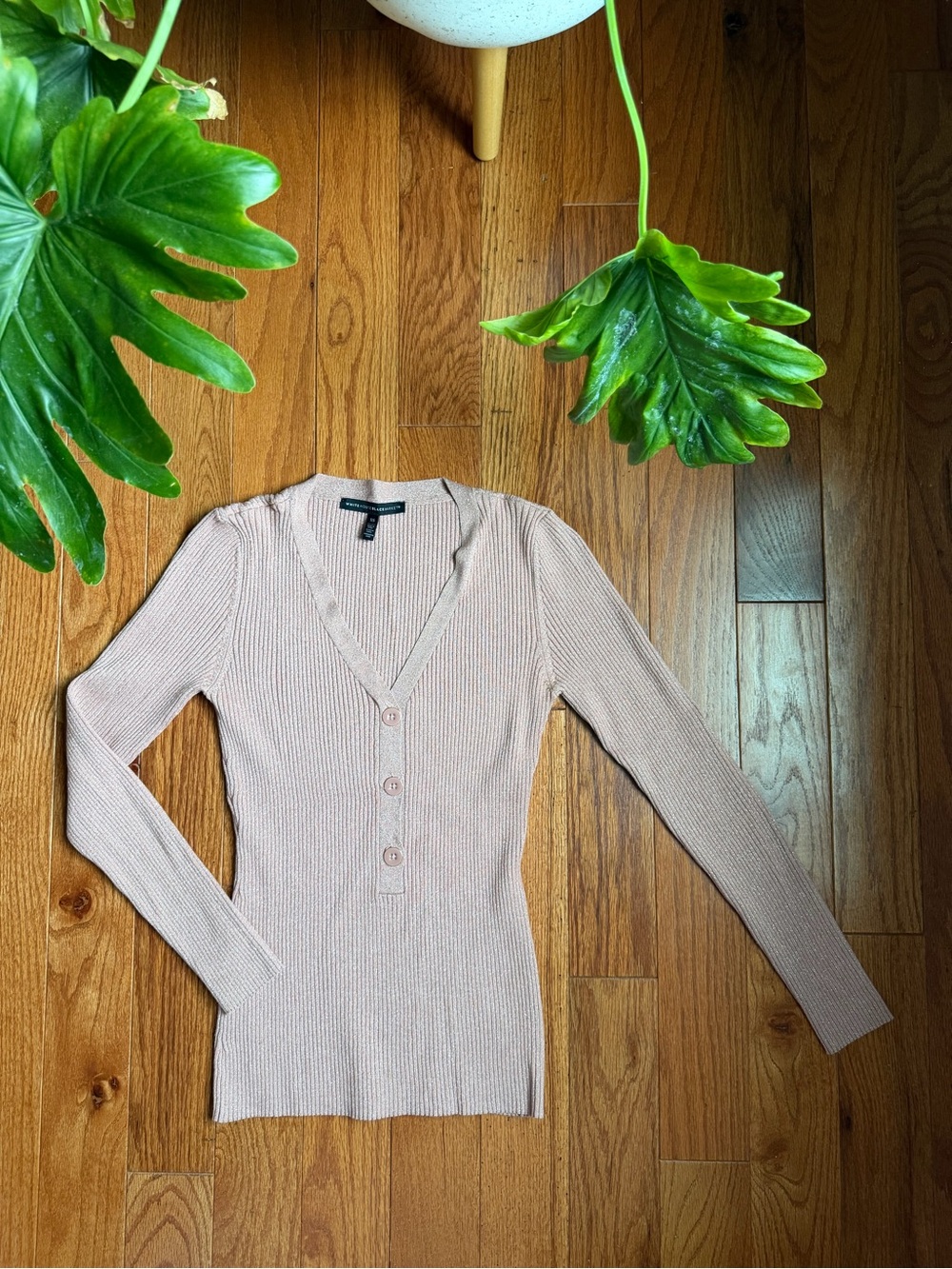 White House Black Market Metallic Blush Ribbed V-Neck Y2K Top